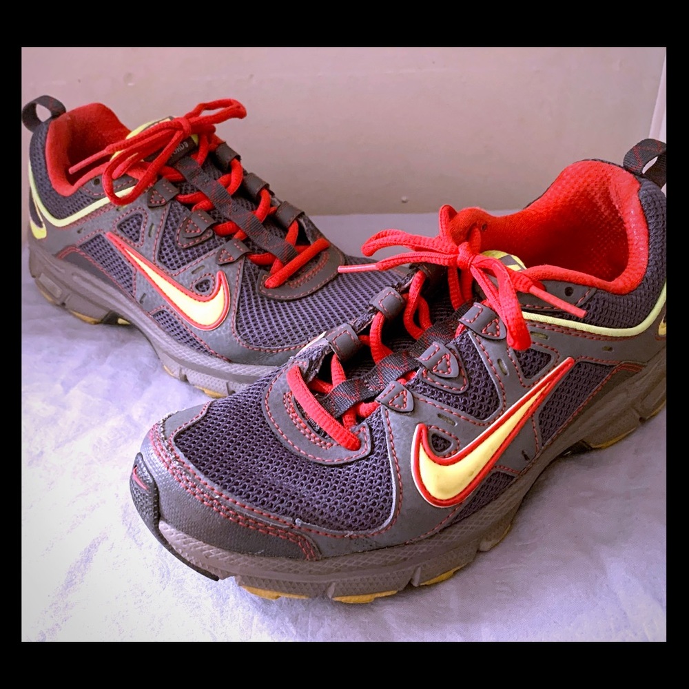 Nike Alvord 9 running sneakers